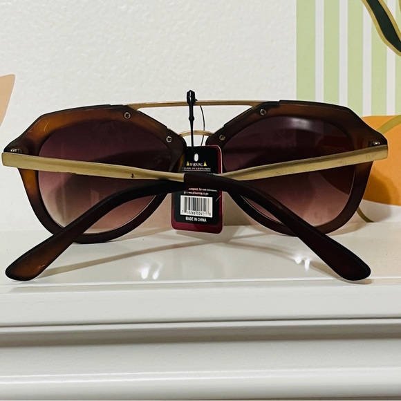 Brown Mat Frame Fashion Sunglasses w/Gold Hardware - Picture 2 of 5